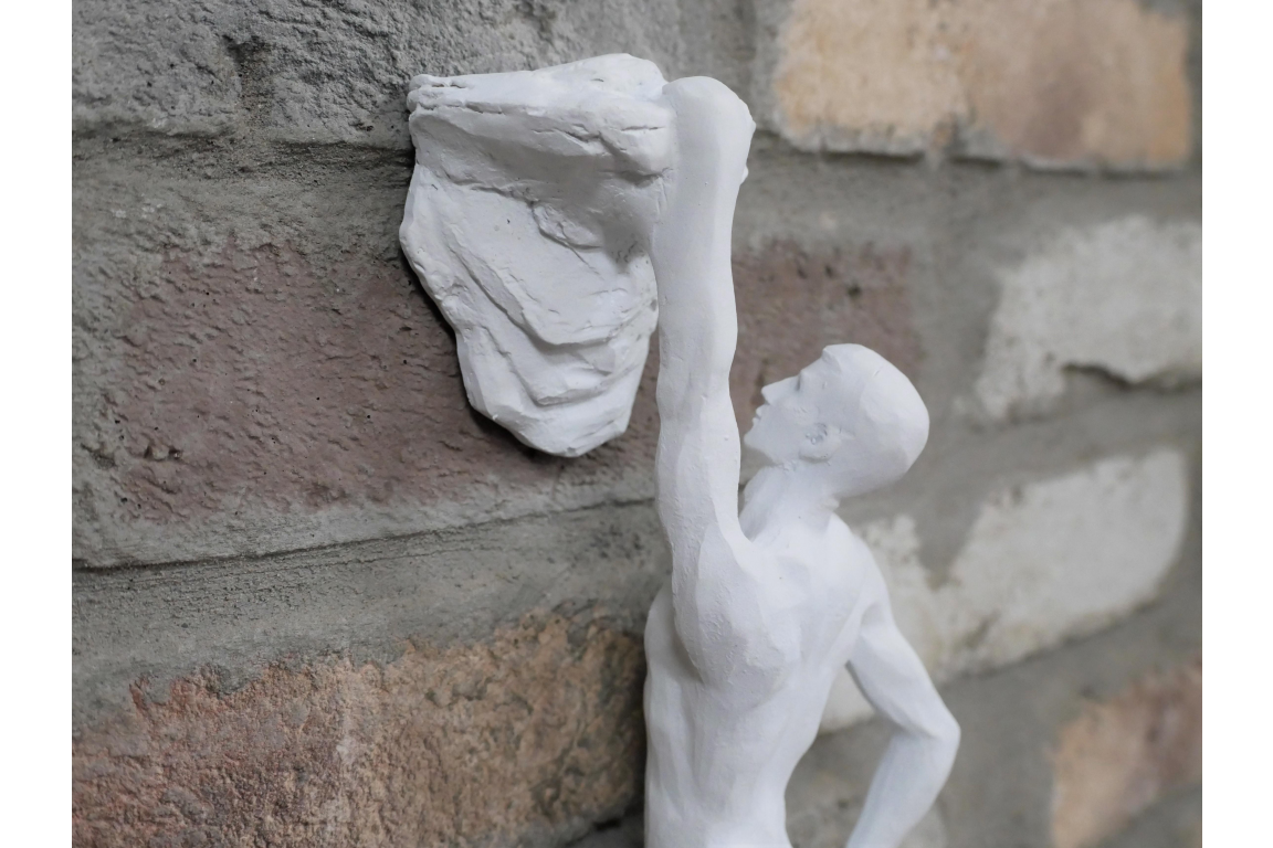 CLIMBING MEN – ROCK CLIMBER ON LEDGE (ONE HANDED) in White
