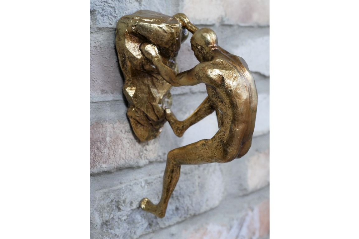 CLIMBING MEN – ROCK CLIMBER ON LEDGE (TWO HANDED) in Gold