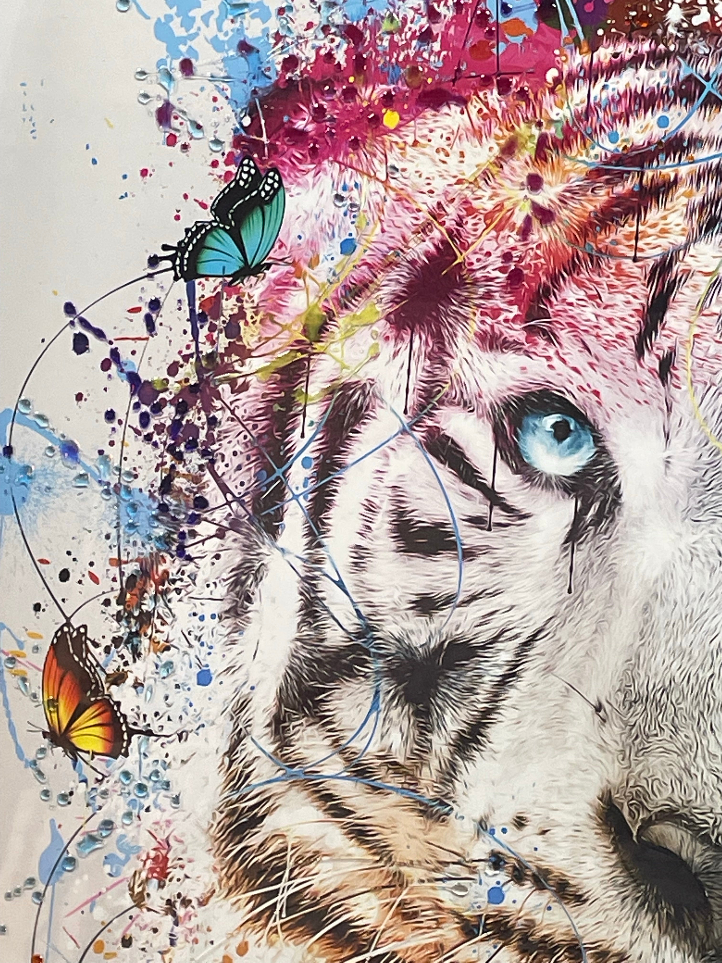 Moki White Tiger Liquid art