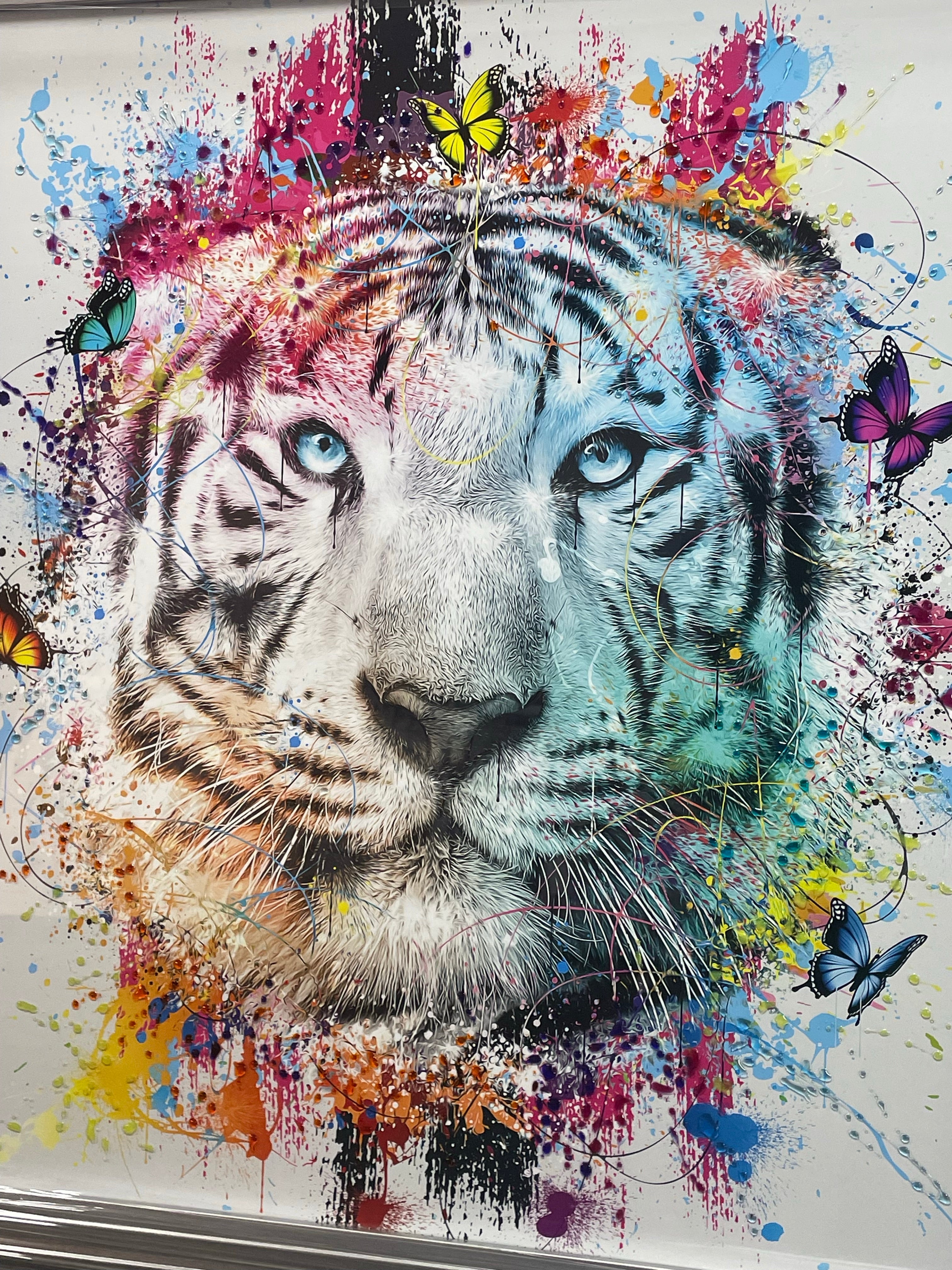 Moki White Tiger Liquid art