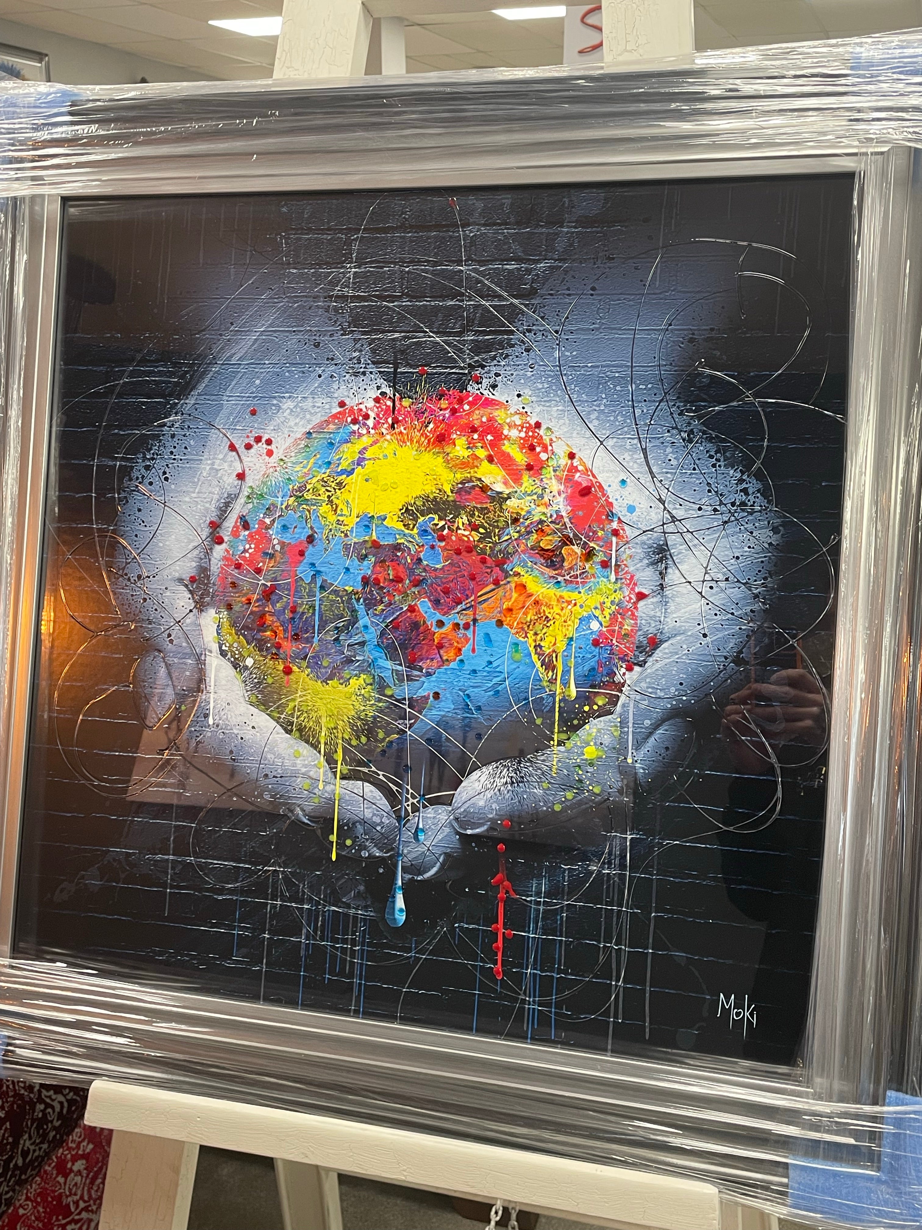 Moki World in Hands Liquid art