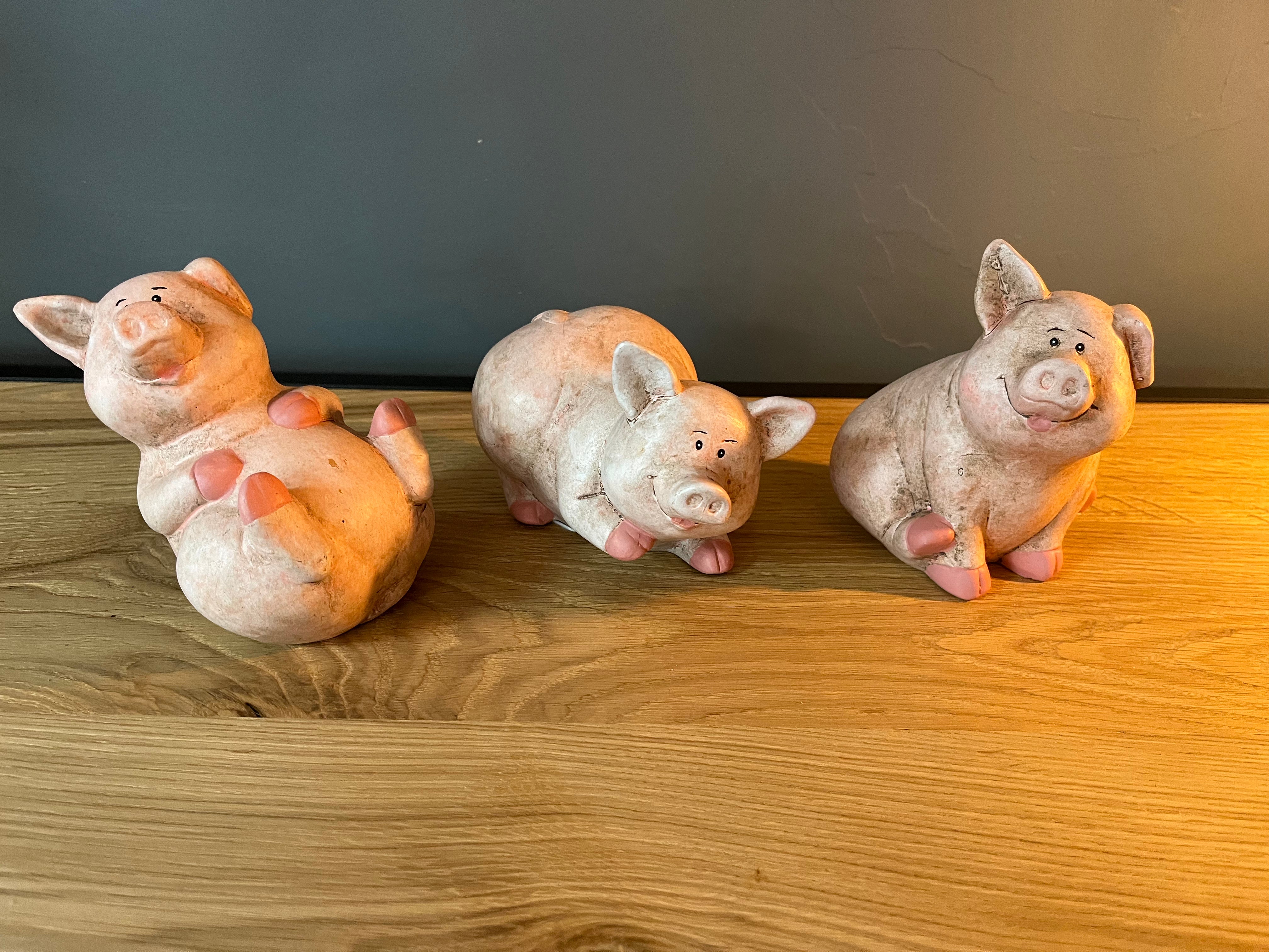 Three Medium pigs