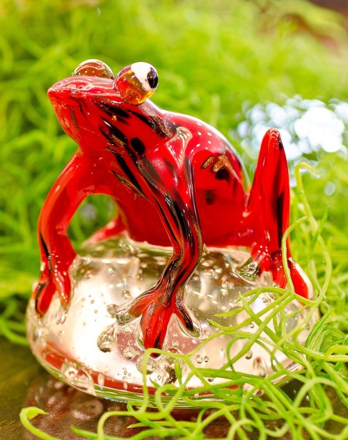 Red Jungle Frog Glass Paperweight